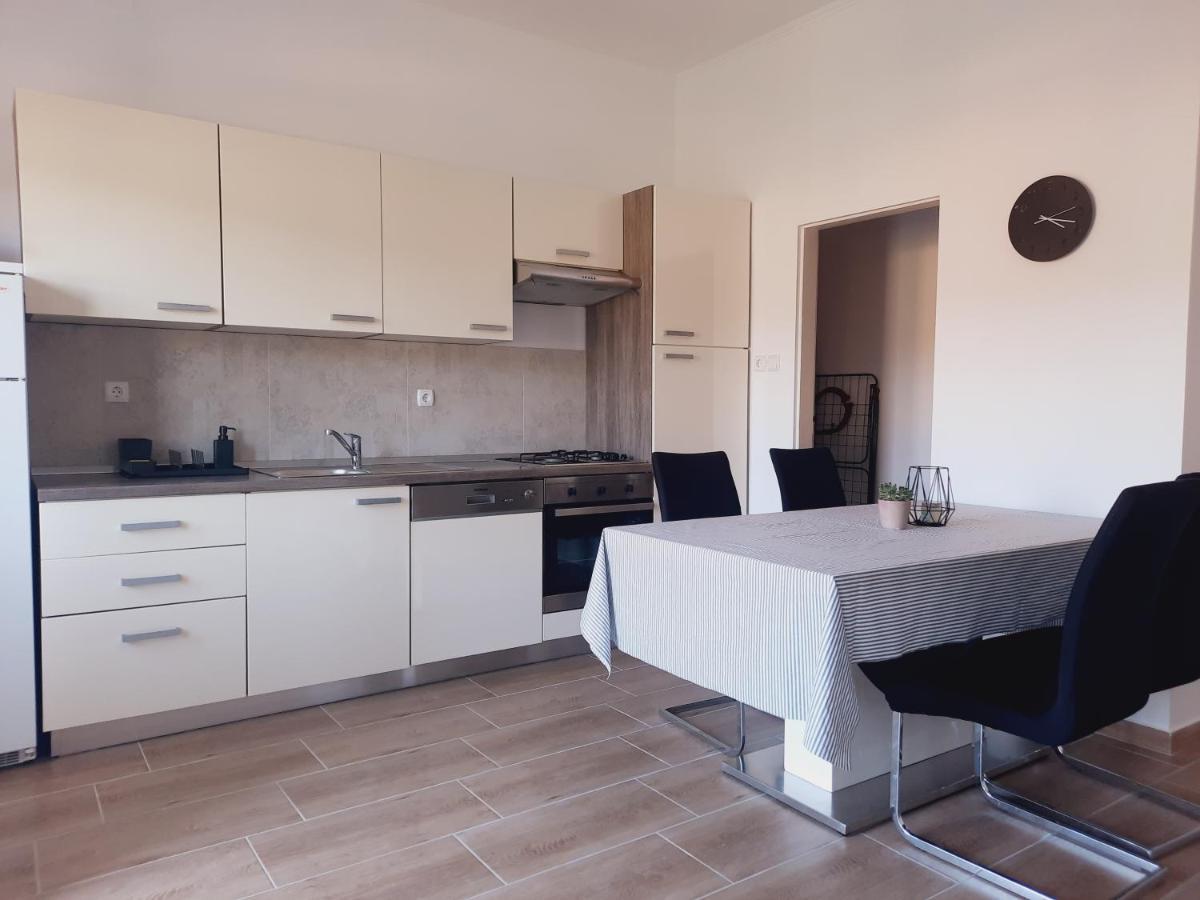 Appartement Marovito à Supetarska Draga Extérieur photo