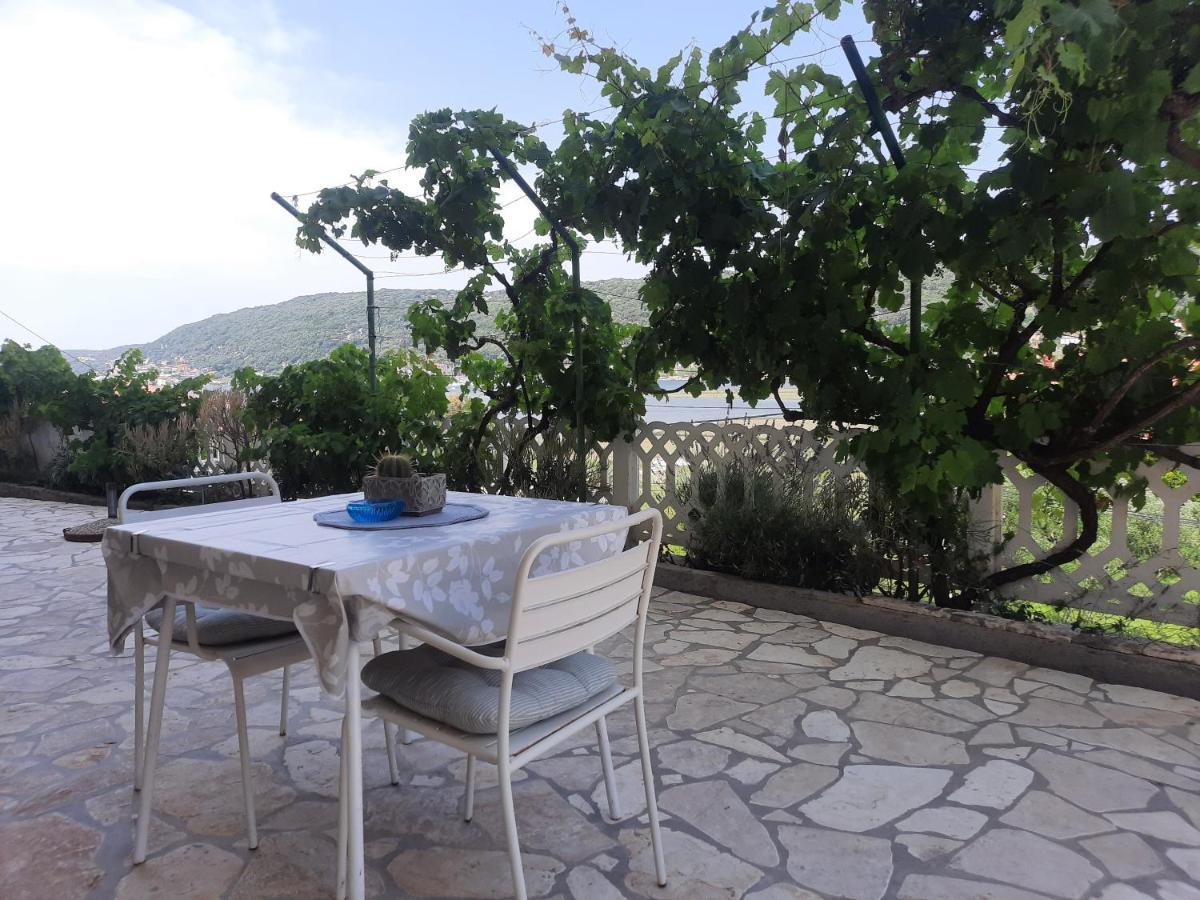 Appartement Marovito à Supetarska Draga Extérieur photo